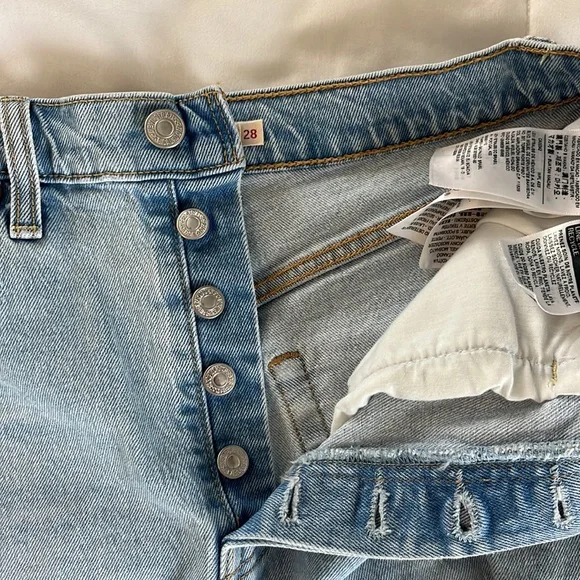 levi’s jean shorts - Picture 3 of 5